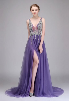 Donna Bridal večerní, krásné a sexy společenské šaty s rozparkem a výstřihem do V kód 363 - Levandulová