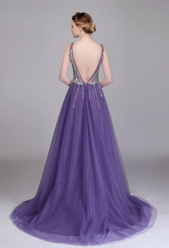 Donna Bridal večerní, krásné a sexy společenské šaty s rozparkem a výstřihem do V kód 363 - Levandulová