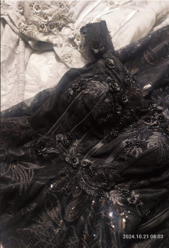 Donna Bridal elegantní plesové šaty s 3D květinkami a originální krásnou sukní kód 417 - Šedá