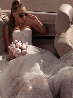 Donna Bridal luxusní třpytivé korzetové svatební šaty s vlečkou kód 537 - Bílá