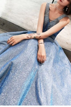 Donna Bridal elegantní plesové šaty s kapsy - třpytivý materiál kód 273 - Modrá
