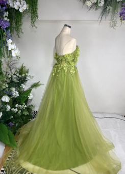 Donna Bridal fialové plesové šaty s 3D květy a korzetovým živůtkem - romantické, elegantní a ručně zdobené kód 562 - Zelená