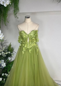 Donna Bridal fialové plesové šaty s 3D květy a korzetovým živůtkem - romantické, elegantní a ručně zdobené kód 562 - Zelená