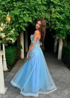Donna Bridal fialové plesové šaty s 3D květy a korzetovým živůtkem - romantické, elegantní a ručně zdobené kód 562 - Modrá nebeská