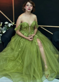 Donna Bridal fialové plesové šaty s 3D květy a korzetovým živůtkem - romantické, elegantní a ručně zdobené kód 562 - Zelená
