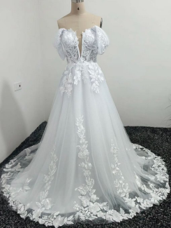 Donna Bridal moderní svatební šaty s krajkou a odhalenými rameny - na míru a v různých barvách Bílá Velikost 30 kód 563