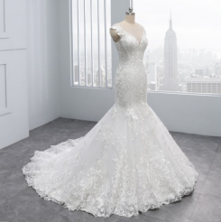 Donna Bridal svatební krajkové šaty styl mořská panna s knoflíčky na zádech a vlečkou + SPODNICE ZDARMA kód 78