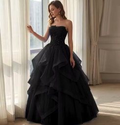 Donna Bridal večerní plesové šaty s bohatou sukní kód 174 - Černá