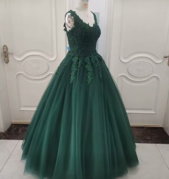 Donna Bridal nádherné plesové šaty s perličkami + SPODNICE ZDARMA Zelená tmavá Velikost 44 kód 162