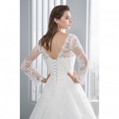 Donna Bridal lace wedding dress with V-neck back, train and long sleeves Bílá 32 code 86