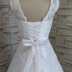 Donna Bridal romantické krajkové vintage svatební šaty s vlečkou Bílá 42 kód 106