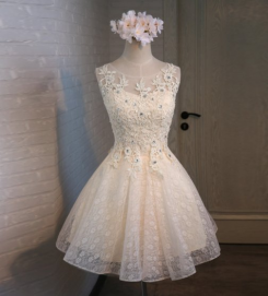 Donna Bridal krajkové koktejlové šaty kód 253 - Šampaň