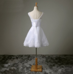 Donna Bridal koktejlové šaty na svatbu nebo do společnosti s perličkami a krajkou kód 260 - Bílá