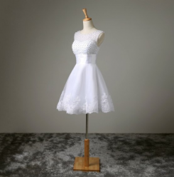 Donna Bridal koktejlové šaty na svatbu nebo do společnosti s perličkami a krajkou kód 260 - Bílá