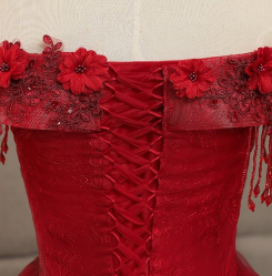 Donna Bridal princeznovské plesové šaty s odhalenými rameny a krajkou sukní kód 261 - Červená tmavá