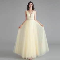 Donna Bridal plesové šaty s hlubokým výstřihem a s originálně zdobenou sukní kód 313 - Žlutá