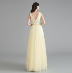 Donna Bridal plesové šaty s hlubokým výstřihem a s originálně zdobenou sukní kód 313 - Žlutá