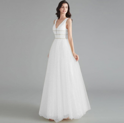 Donna Bridal plesové šaty s hlubokým výstřihem a s originálně zdobenou sukní Bílá Velikost 32 kód 313
