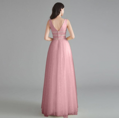 Donna Bridal plesové šaty s hlubokým výstřihem a s originálně zdobenou sukní kód 313 - Růžová tmavá