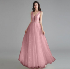 Donna Bridal plesové šaty s hlubokým výstřihem a s originálně zdobenou sukní kód 313 - Růžová tmavá