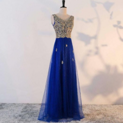 Donna Bridal večerní společenské šaty na ples s osázenými lístky květů na sukní a bohatě zdobeným živůtkem Modrá královská Velikost 32 kód 246