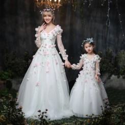 Donna Bridal stejné šaty pro maminku i dcerku kód 358