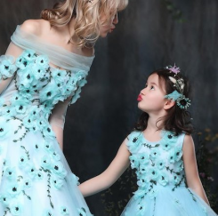 Donna Bridal stejné šaty pro maminku a holčičku kód 360 - Modrá ledová