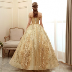 Donna Bridal společenské a plesové šaty s krajkou a perličkami kód 371 - Zlatá