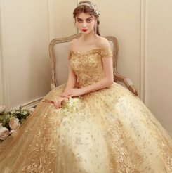 Donna Bridal společenské a plesové šaty s krajkou a perličkami kód 371 - Zlatá