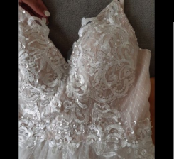 Donna Bridal skladem boho svatební šaty s krásně zdobenou sukní a krajkovým živůtkem kód 391 - Šampaň