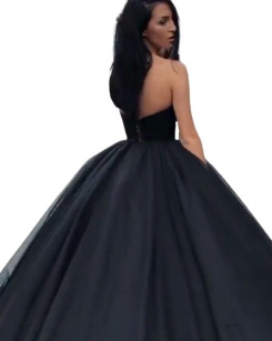 Donna Bridal princeznovské plesové šaty se svůdným výstřihem do V kód 424 - Černá