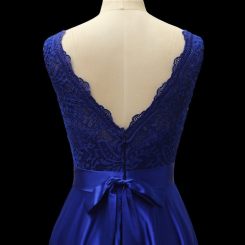 Donna Bridal společenské šaty na ples s krajkovým živůtkem KRÁLOVSKÁ MODRÁ - SATÉN Velikost 30 kód 441