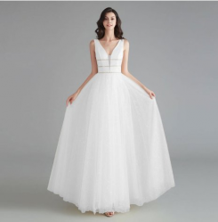 Donna Bridal plesové šaty s hlubokým výstřihem a s originálně zdobenou sukní Bílá Velikost 32 kód 313